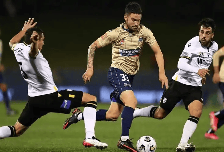 足总杯赛后再迎强敌，纽约尼克斯豪取连胜，主帅态度——底气十足，资深球员宣示担当的简单介绍-AYX SPORTS